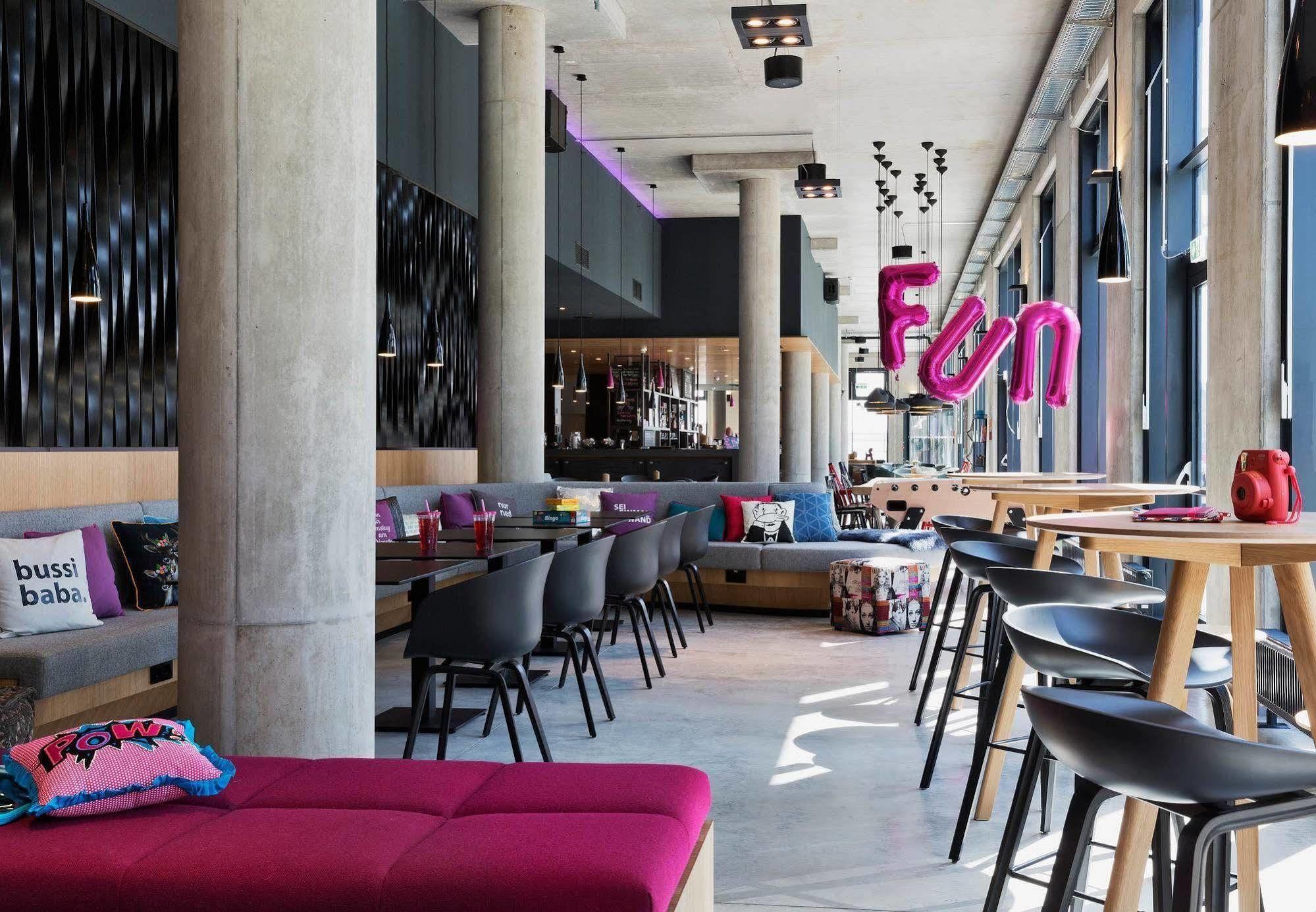 Moxy Vienna Airport Hotel Schwechat Exterior photo